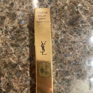 YSL Touché Eclat Radiance Touch Pen in White